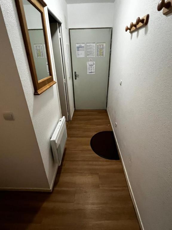 Appartement Dans Station Super Besse 4Ou5 Pers Piscine Extérieur photo