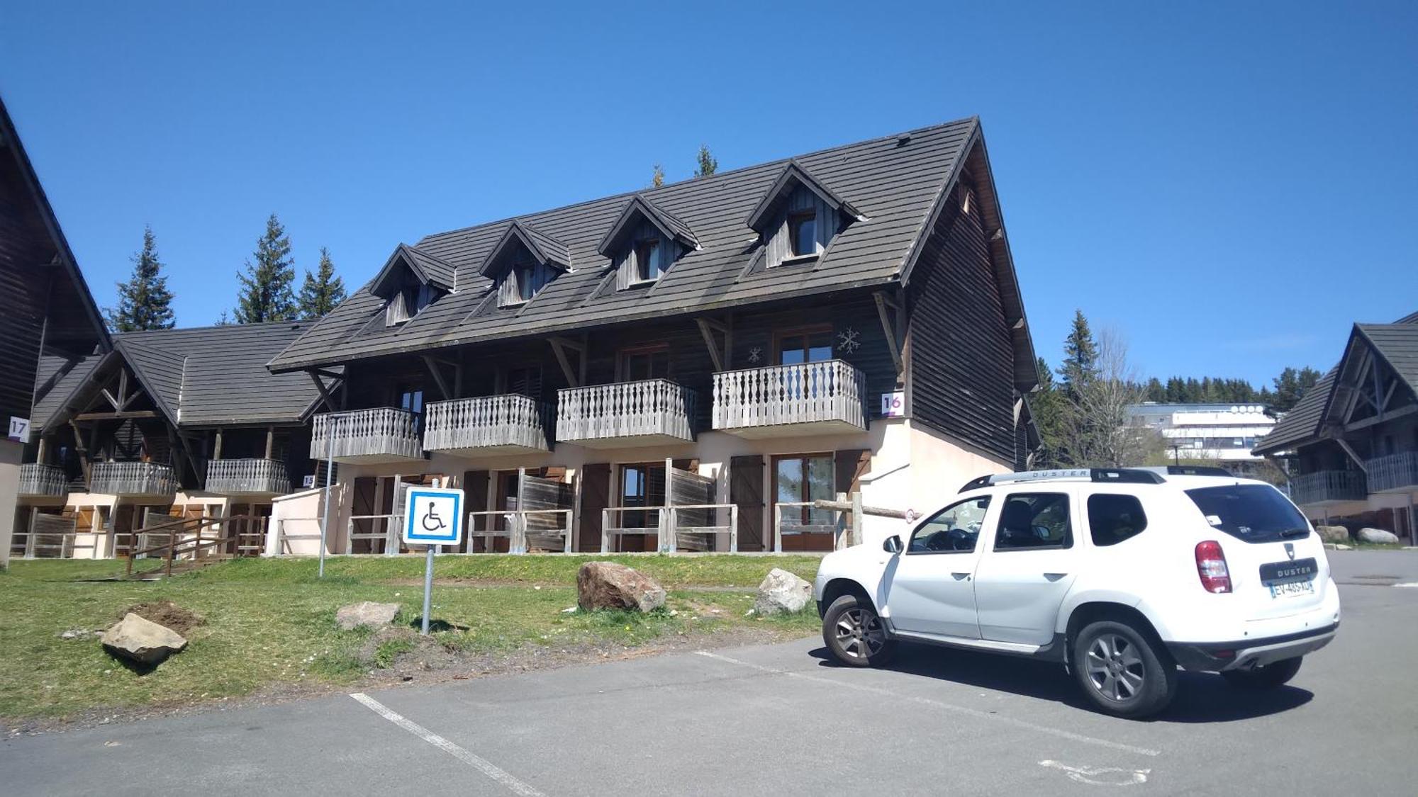 Appartement Dans Station Super Besse 4Ou5 Pers Piscine Extérieur photo