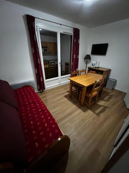 Appartement Dans Station Super Besse 4Ou5 Pers Piscine Extérieur photo